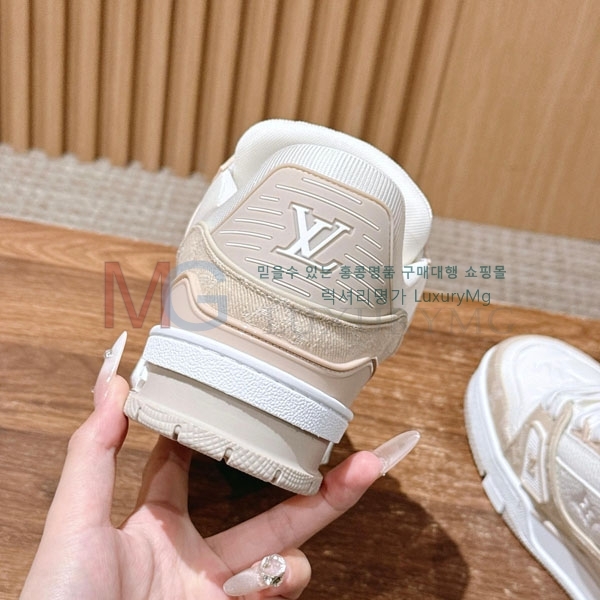 ���� ���̺��� 𝐋-𝐓𝐑𝐀𝐈𝐍𝐄𝐑 ����Ŀ�� 1LV522366-9
