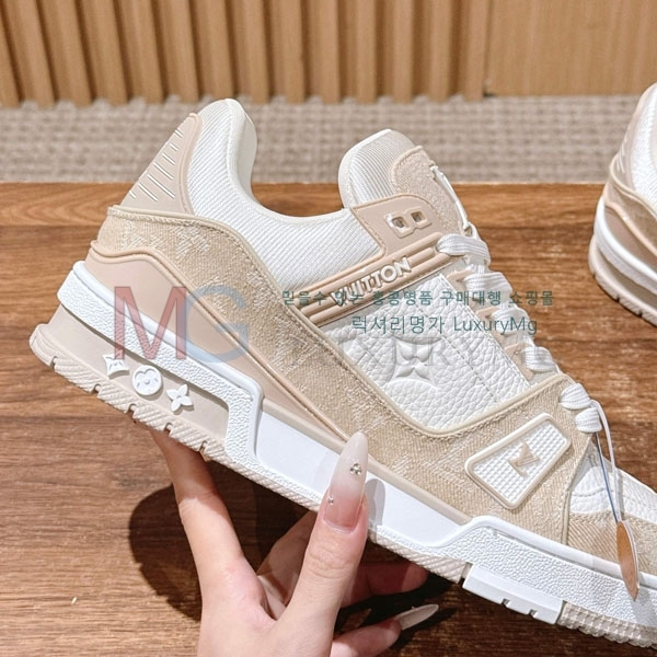 ���� ���̺��� 𝐋-𝐓𝐑𝐀𝐈𝐍𝐄𝐑 ����Ŀ�� 1LV522366-9
