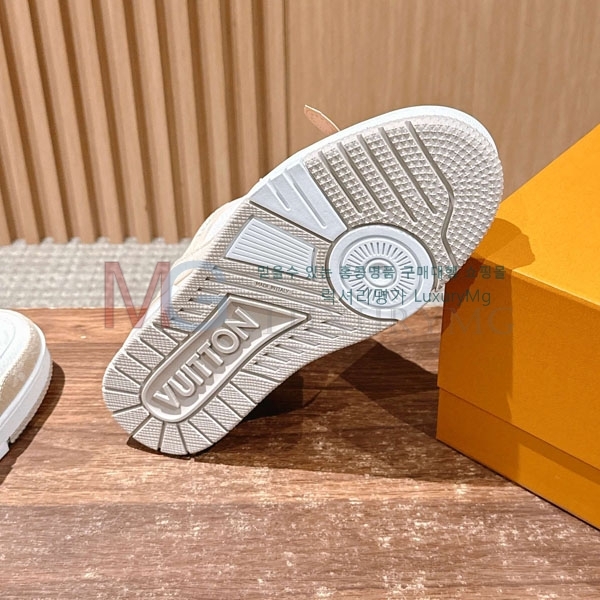 ���� ���̺��� 𝐋-𝐓𝐑𝐀𝐈𝐍𝐄𝐑 ����Ŀ�� 1LV522366-9