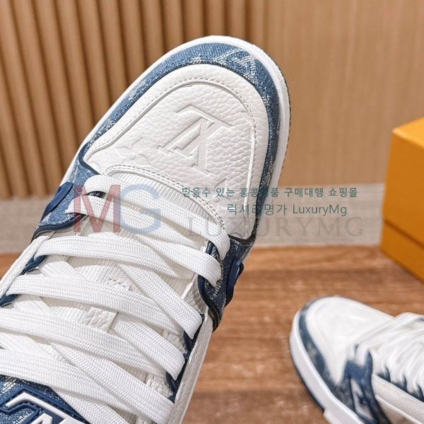 ���� ���̺��� 𝐋-𝐓𝐑𝐀𝐈𝐍𝐄𝐑 ����Ŀ�� 1LV522366-4