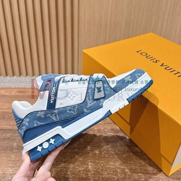���� ���̺��� 𝐋-𝐓𝐑𝐀𝐈𝐍𝐄𝐑 ����Ŀ�� 1LV522366-4