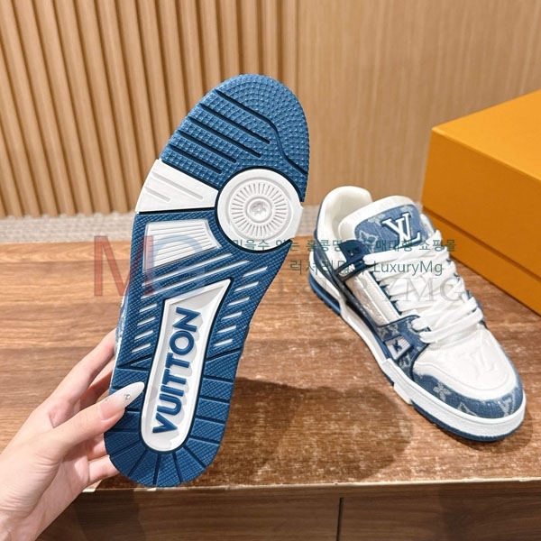 ���� ���̺��� 𝐋-𝐓𝐑𝐀𝐈𝐍𝐄𝐑 ����Ŀ�� 1LV522366-4