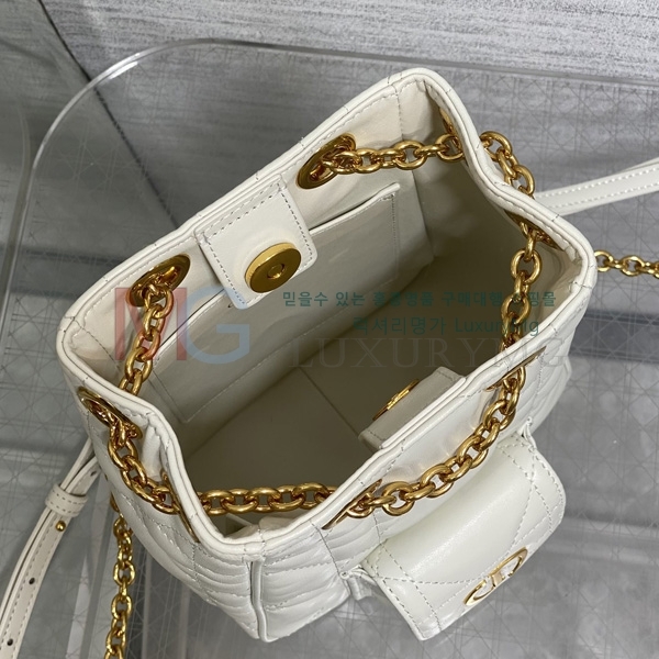 ��� Caro ���� ��Ƽĳ�� ü�� ���� D907720-1