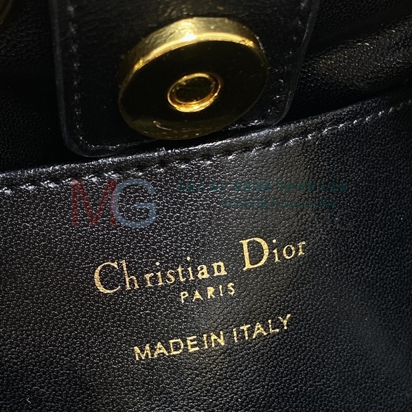 ��� Caro ���� ��Ƽĳ�� ü�� ���� D907720-2