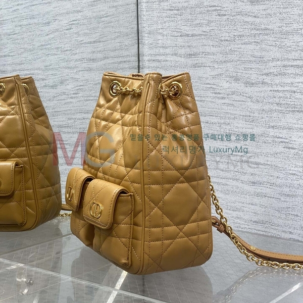 ��� Caro �̵�� ��Ƽĳ�� ü�� ���� D907550-4