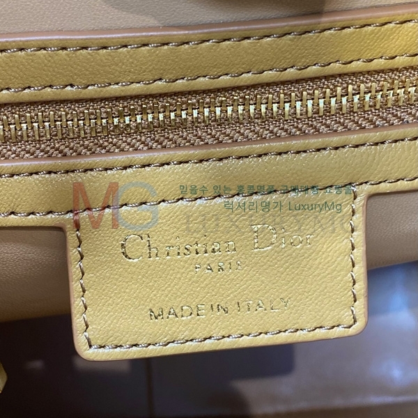 ��� Caro �̵�� ��Ƽĳ�� ü�� ���� D907550-4