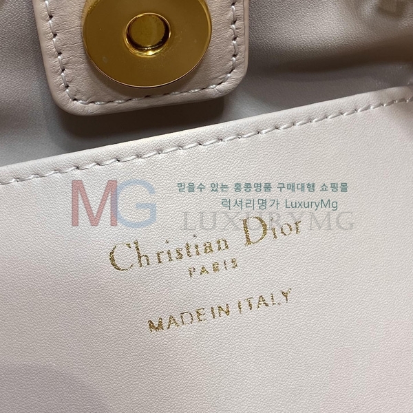 ��� Caro ���� ��Ƽĳ�� ü�� ���� D907720-3