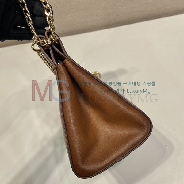 ����� �����̳� �̴� 1BC263-2