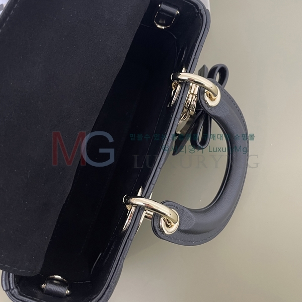 ��� ���̵� �� ���̹� M599090-104