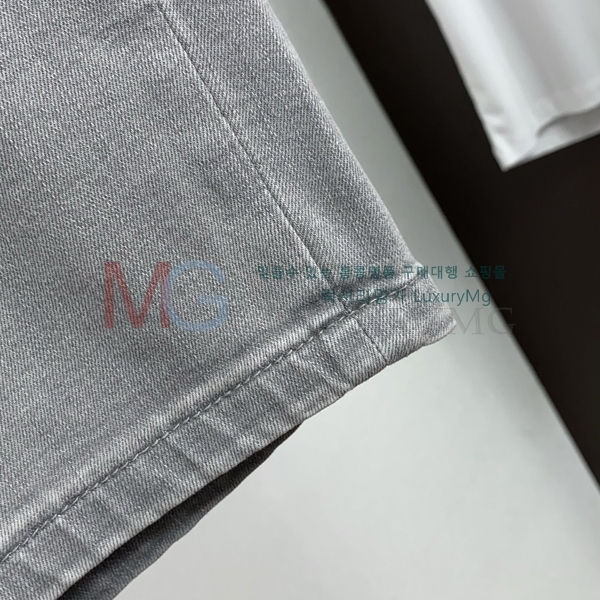 ���� ���ڷ� ��ġ�ڸ� �ݹ��� BC864883-1