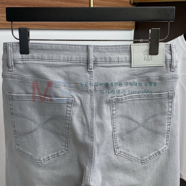 ���� ���ڷ� ��ġ�ڸ� �ݹ��� BC864883-1