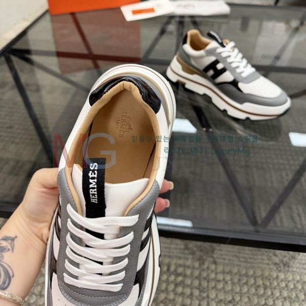 ���� �����޽� �ȭ HR906552-4