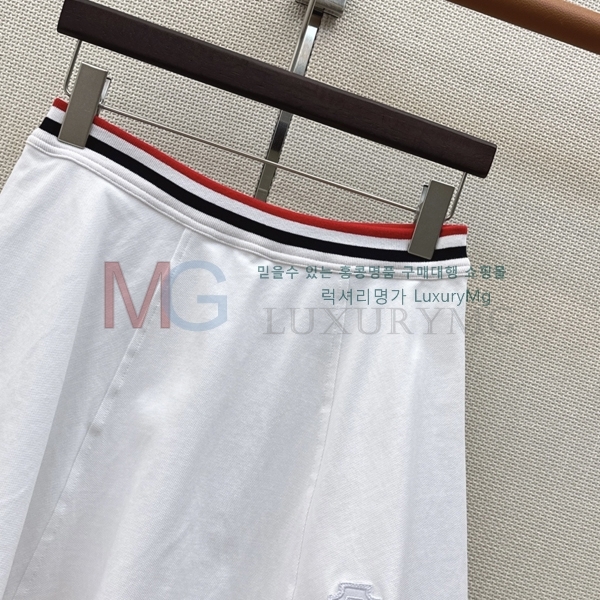 ���� ���ڷ� ��ġ�ڸ� ��ĿƮ BC33467-1
