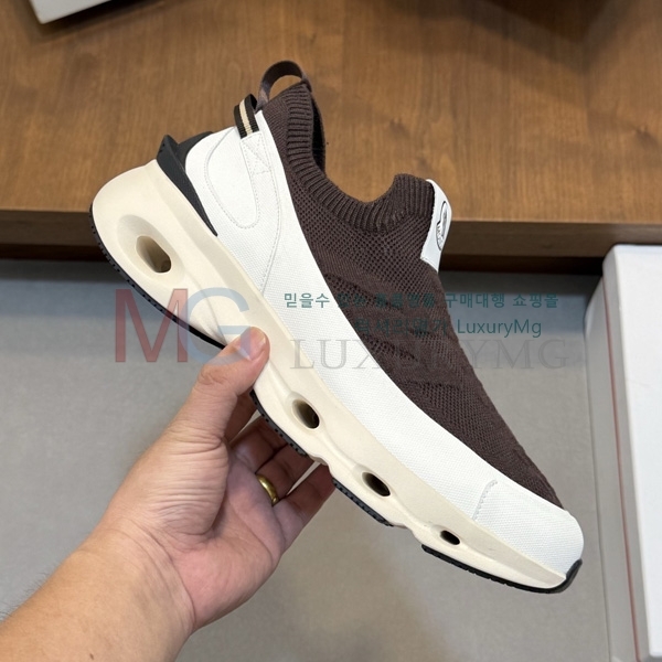 ���� ��**�� �ȭ MK630551