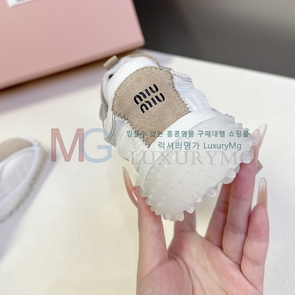 ���� �̿�̿� ����Ŀ�� MIU02240-3